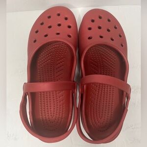 Crocs size 6 kids/women’s red/burgundy Mary Jane
